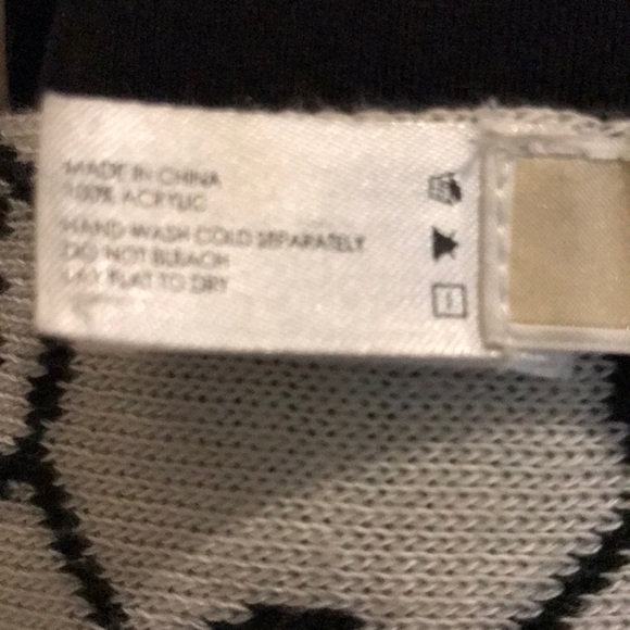 Reversible MK Logo Scarf - Picture 8 of 10